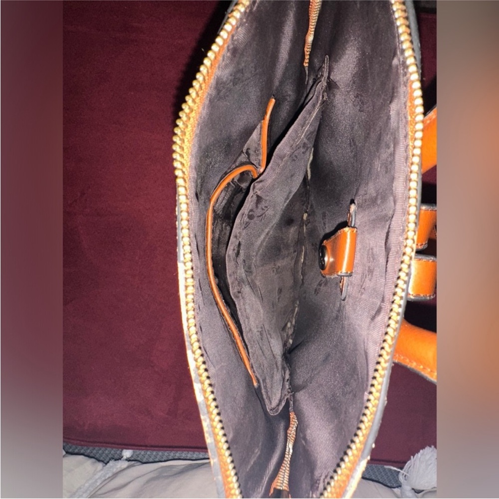 Backpack Structured Leather Design. Comes With De… - image 5